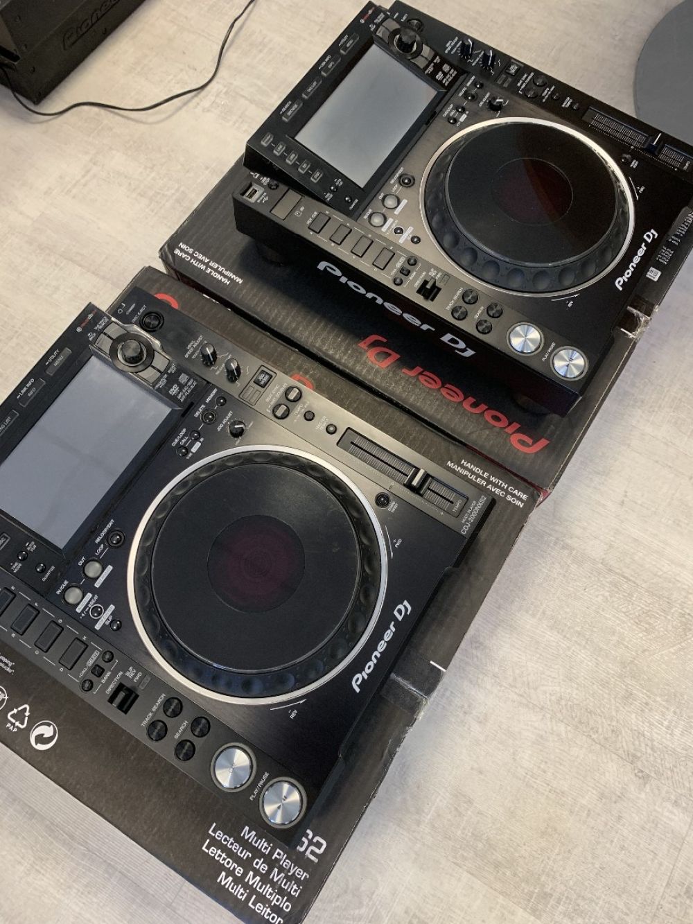 2x Pioneer CDJ-2000NXS2 + 1x DJM-900NXS2 DJ Mixer cena 2600 EUR
