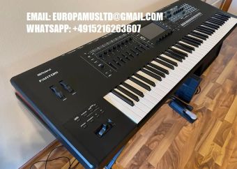 FANTOM-7 Music Workstation Keyboard with Gator flight case standing eu