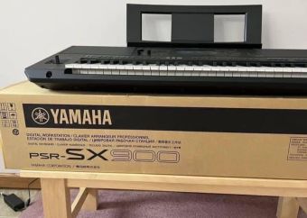 Yamaha PSR-SX900 61-Key High-Level Arranger pack