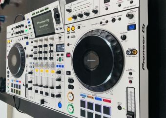 New Pioneer Xdj-XZ-W all-in-one dj system (2) dj